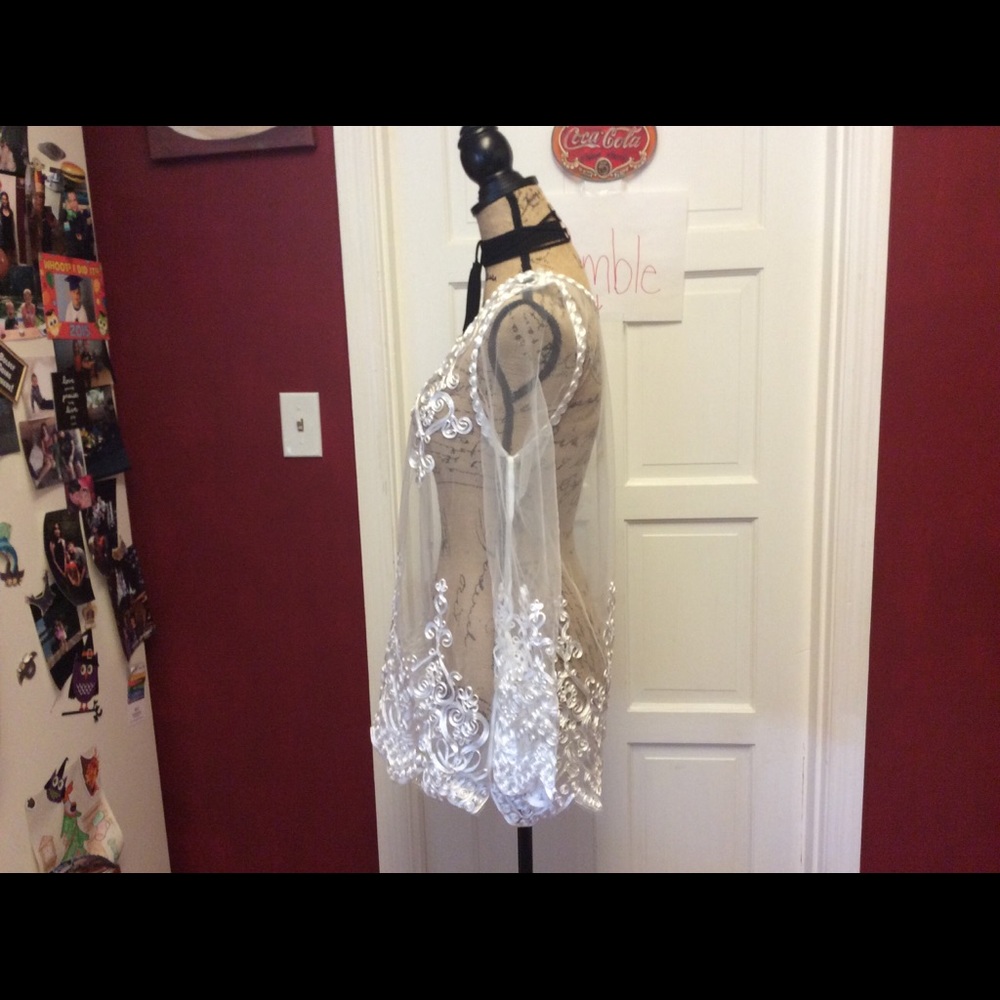 Gorgeous sheer White Top - Picture 7 of 8